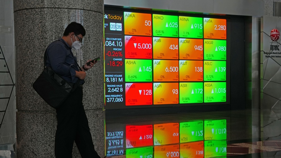 Papan layar pergerakan harga saham di Bursa Efek Indonesia. Fotografef: Dimas Ardian/Bloomberg