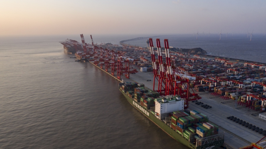 Surplus perdagangan China pada 2022 mencetak rekor baru terdorong ekspor yang melesat di semester 1 2022 (Bloomberg)
