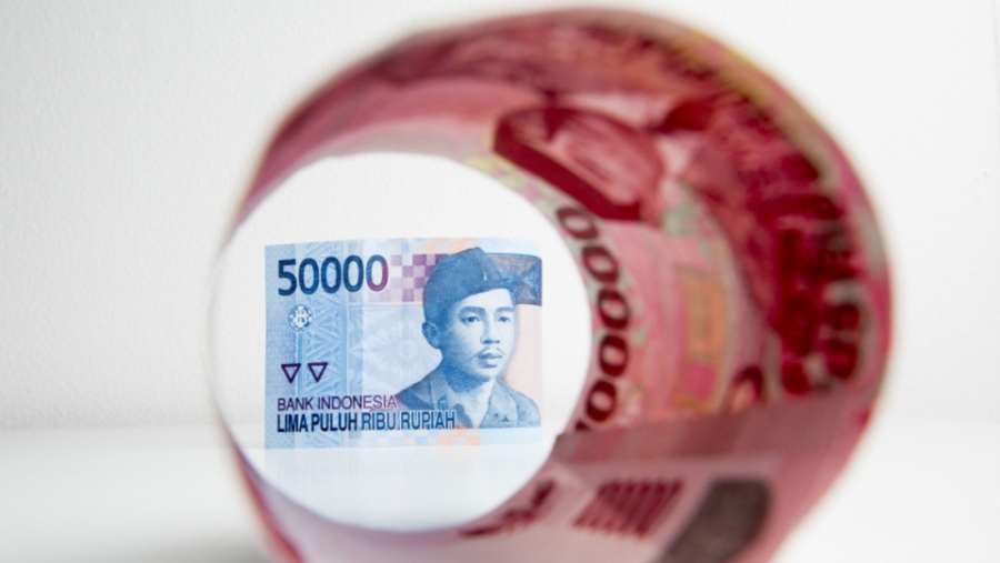 Rupiah berhasil ditutup menguat terungkit sentimen penurunan bunga The Fed (Bloomberg)