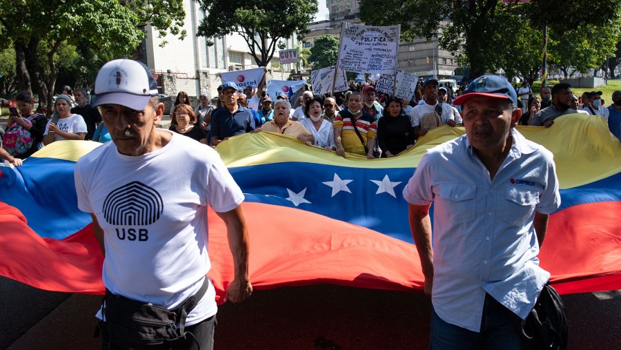 Demonstrasi besar tuntut kenaikan upah di Caracas, Venezuela (Sumber: Bloomberg)