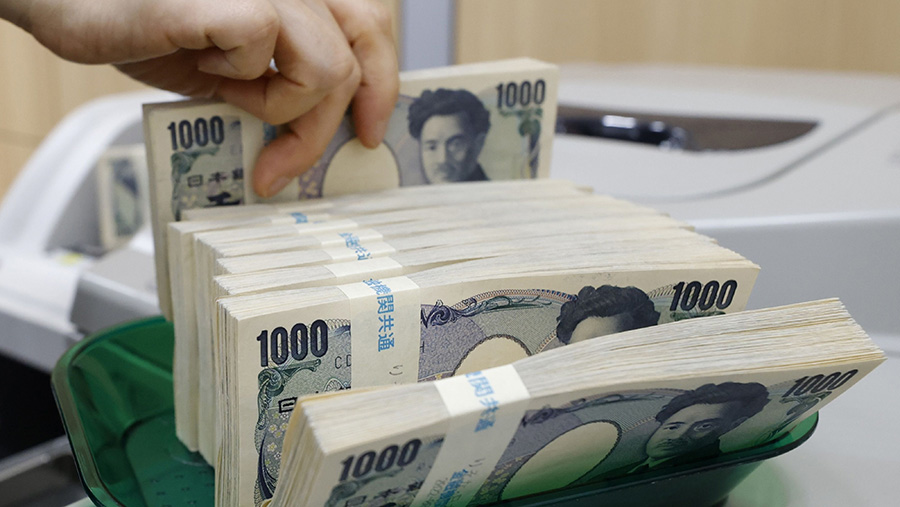 Kumpulan uang kertas 1.000 yen Jepang di Resona Bank Ltd. di Tokyo, Jepang. (Kiyoshi Ota/Bloomberg)