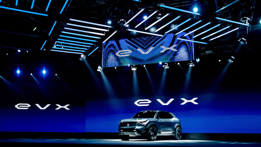 SUV Maruti Suzuki India Ltd. eVX diluncurkan di India Auto Expo 2023 di Noida, Uttar Pradesh, India, Rabu (11/1/2023). (Anindito Mukherjee/Bloomberg)