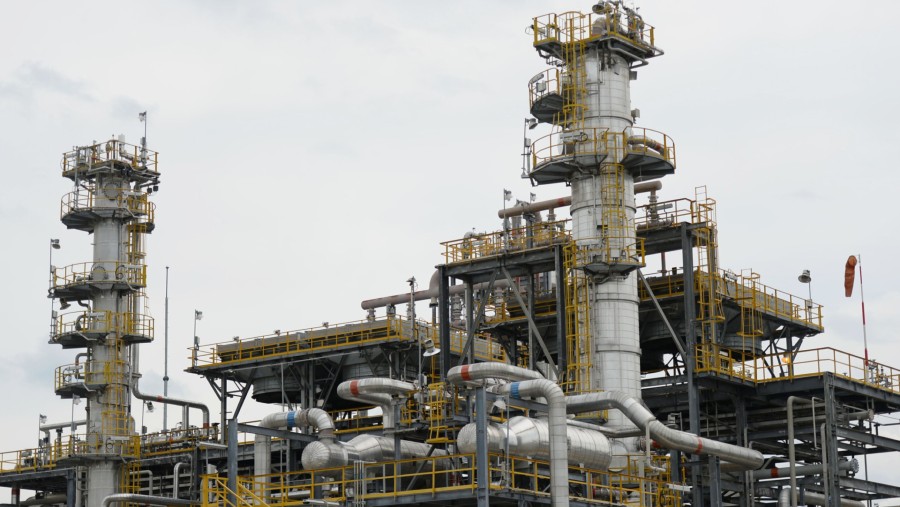 Menara pemrosesan minyak dan infrastruktur milik Exxon Mobil Corp. Banyu Urip Central Processing Facility di Bojonegoro (Dimas Ardian/Bloomberg)