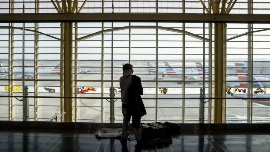 Ilustrasi penumpang di Bandara (Sumber: Bloomberg)