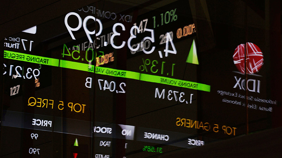 Papan pergerakan harga saham (IHSG) di Bursa Efek Indonesia. (Dimas Ardian/Bloomberg)