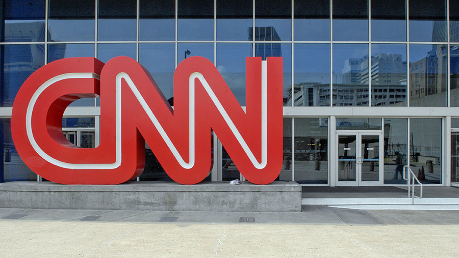 Logo CNN berdiri di luar CNN Center di Atlanta, Georgia. (Chris Rank/Bloomberg News)