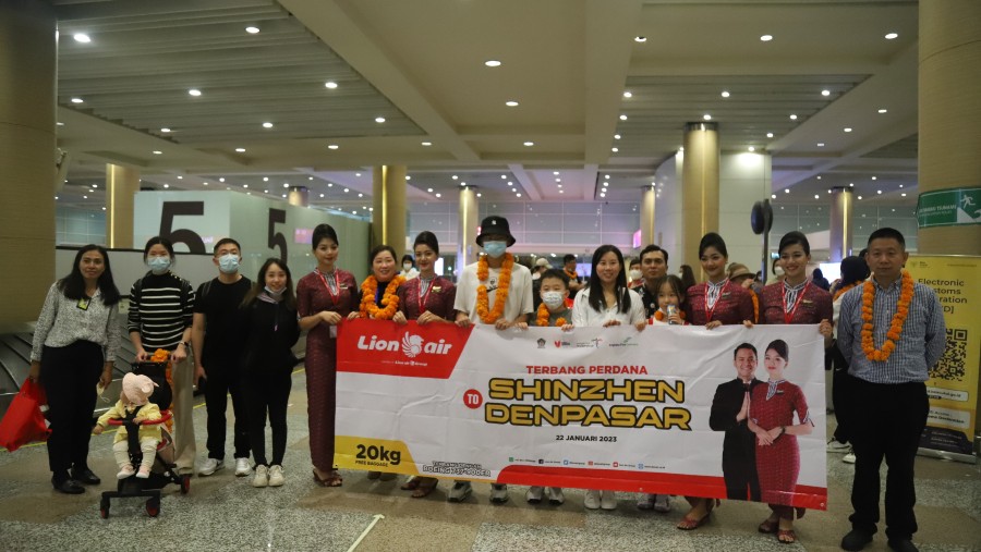 Turis asal China tiba di Bali melalui penerbangan perdana Lion Air rute Shenzen - Denpasar (Dok. Angkasa Pura I)