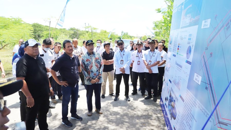 Menteri Kelautan dan Perikanan, Sakti Wahyu Trenggono saat kunjungan di Pelabuhan Perikanan Nusantara (PPN) Pengambangen, Bali. (Dok. kkkp.go.id)