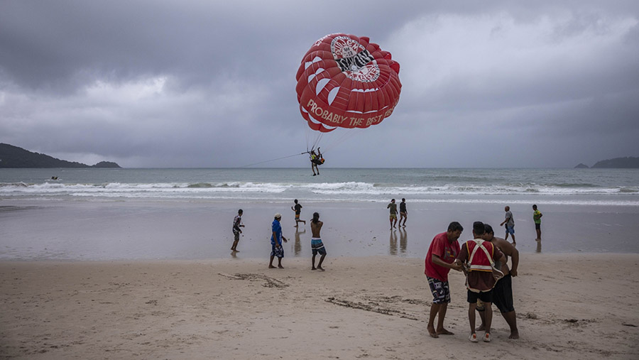 Suasana Pantai Patong di Phuket, Thailand. (Andre Malerba/Bloomberg)