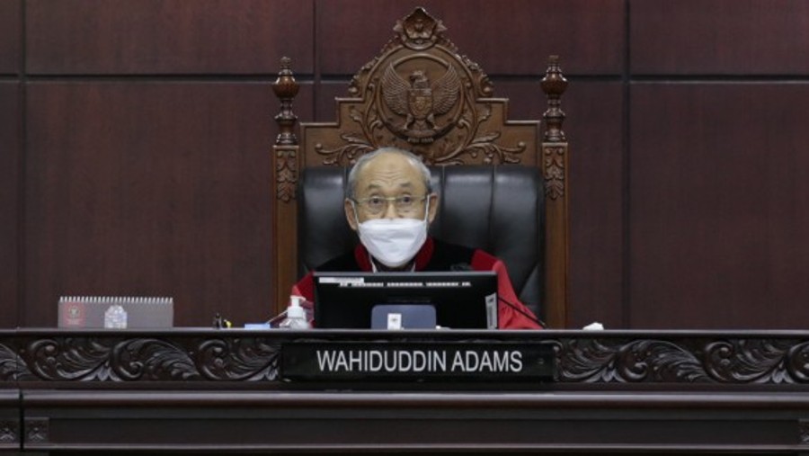 Hakim Konstitusi Wahidudin Adams memimpin sidang panel pendahuluan pengujian formil dan materiil Perppu Ciptaker (Dok. Humas MK/Ifa)
