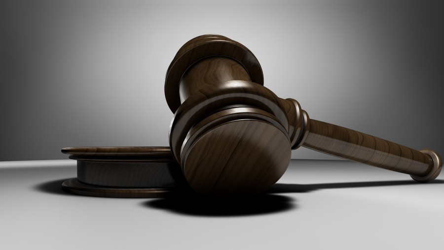 Ilustrasi pengadilan. (Image by 2541163 from Pixabay)