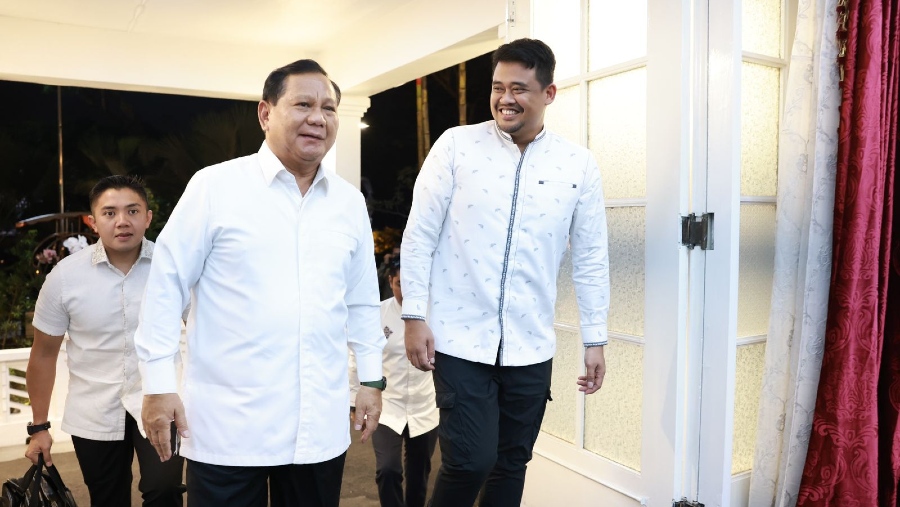Menhan Prabowo Subianto berkunjung rumah dinas Wali Kota Medan, Bobby Afif Nasution Kamis (26/1/2023). (Dok. Tim Media Prabowo Subianto)