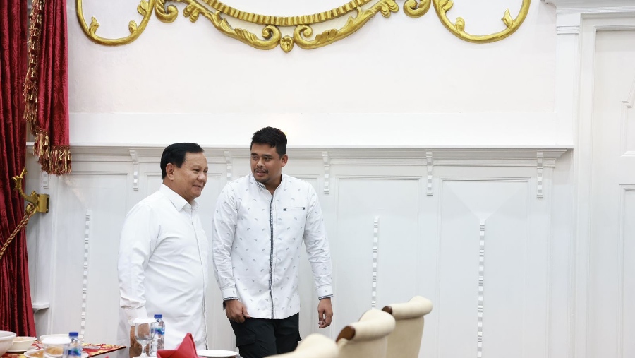 Menhan Prabowo Subianto berkunjung rumah dinas Wali Kota Medan, Bobby Afif Nasution Kamis (26/1/2023). (Dok. Tim Media Prabowo Subianto)