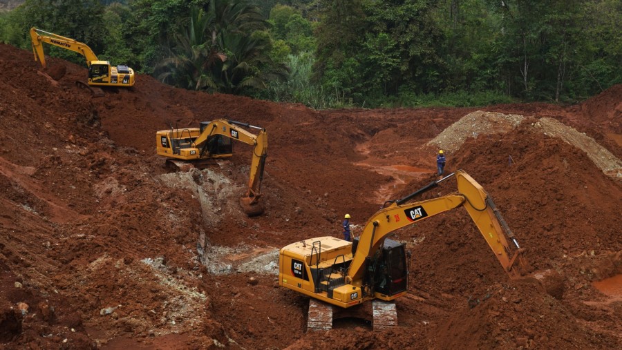 Kegiatan operasional tambang nikel di Morowali, Sulawesi (Dimas Ardian/Bloomberg)