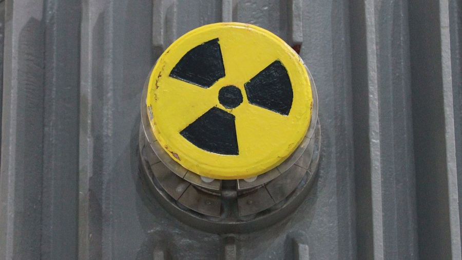 Ilustrasi Lambang Radioaktif (Sumber: Bloomberg)