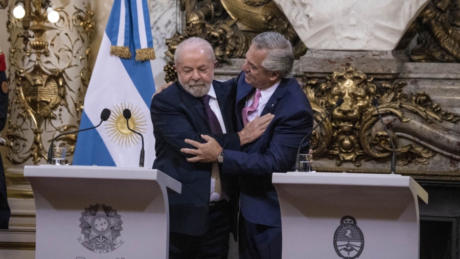 Presiden Brasil Luiz Inacio Lula da Silva dan Presiden Argentina Alberto Fernandez (Sumber: Bloomberg)