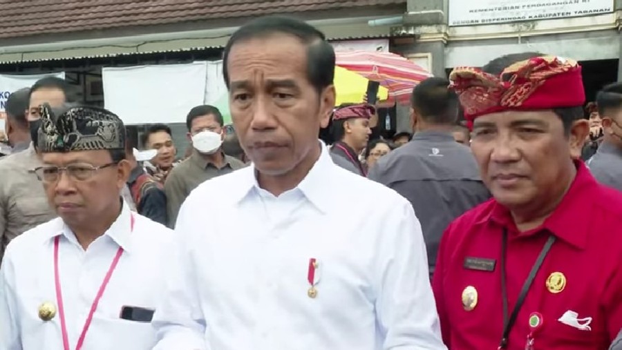 Presiden Jokowi saat melakukan kunjungan ke Pasar Baturiti, Bali (YouTube Sekretariat Presiden)