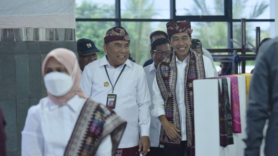 Presiden Jokowi di Sentra Tenun Jembrana, Bali (Humas Setkab/Jay)