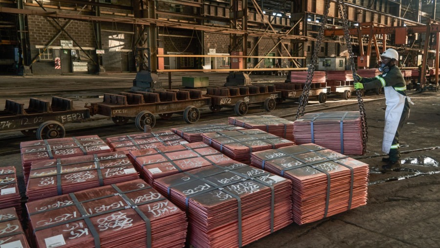 Lembaran tembaga produksi Mopani Copper Mines Plc di Zambia. (Dok. Bloomberg)