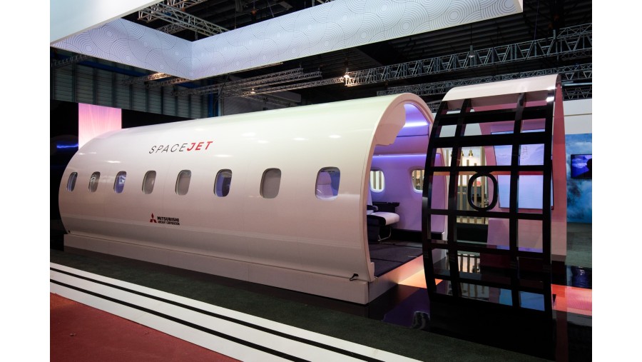 Model jet regional SpaceJet, diproduksi oleh Mitsubishi Heavy Industries Ltd., (Sumber: Bloomberg)