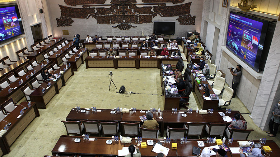 Filianingsih Hendarta saat fit and proper test calon deputi Gubernur Bank Indonesia (BI). (Bloomberg Technoz/ Andrean Kristianto)