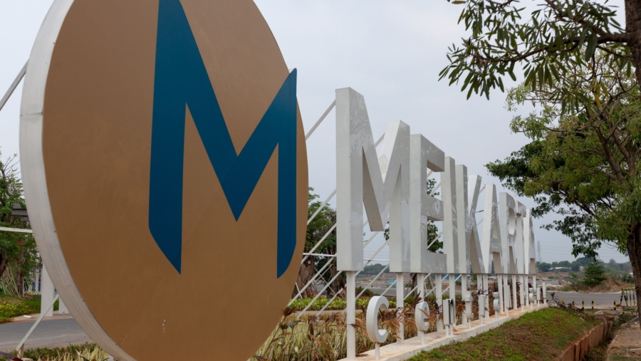 Logo Meikarta yang jadi salah satu proyek Lippo Group, di Bekasi, Jawa Barat. (Graham Crouch/Bloomberg)