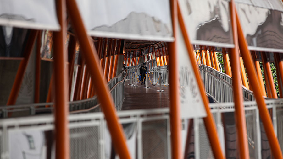 Skywalk Kebayoran Lama kini telah resmi dibuka. (Bloomberg Technoz/ Andrean Kristianto)