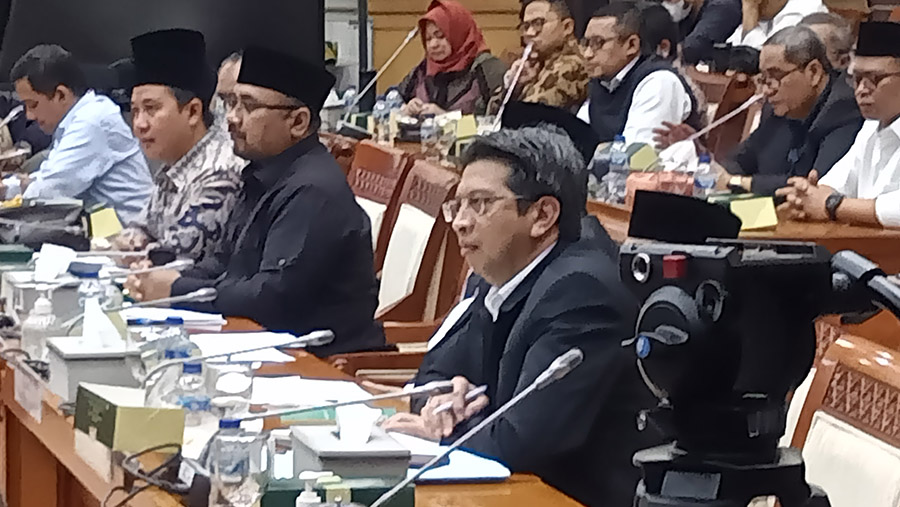 Menteri Agama, Yaqut Kholil Qoumas saat rapat bersama Komisi VIII DPR di Gedung Parlemen, Rabu (15/2/2023). (Bloomberg Technoz/ Sultan Ibnu Affan)