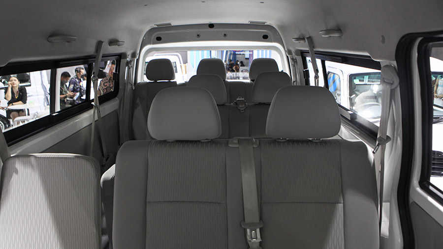 Bima EV Passenger Van yang dapat menampung 11 orang ini dibanderol seharga Rp 540.000.000. (Bloomberg Technoz/ Andrean Kristianto)