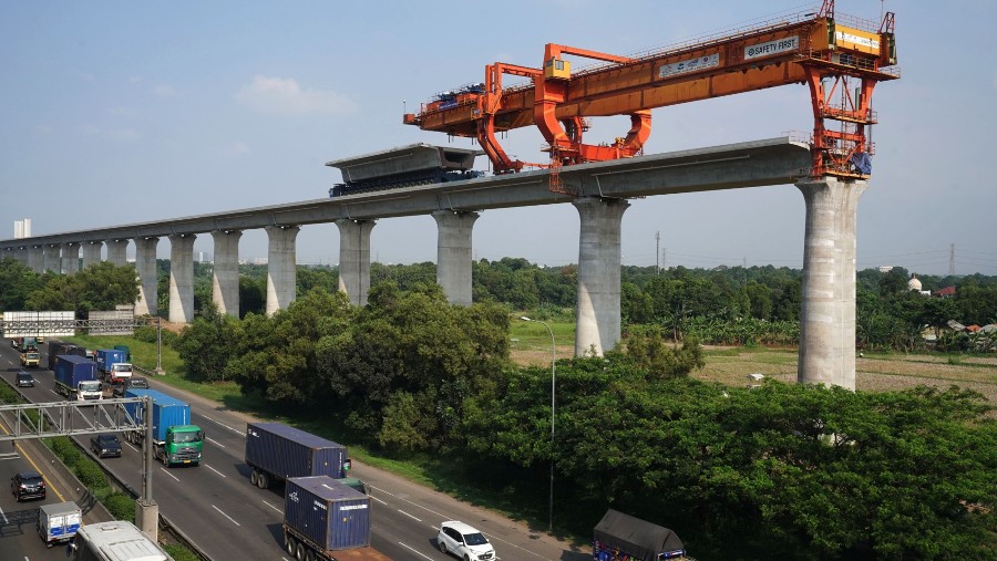 Jalur Kereta Cepat Jakarta-Bandung, bagian dari proyek infrastruktur pemerintah Presiden Joko Widodo, masih dalam pembangunan (Bloomberg)