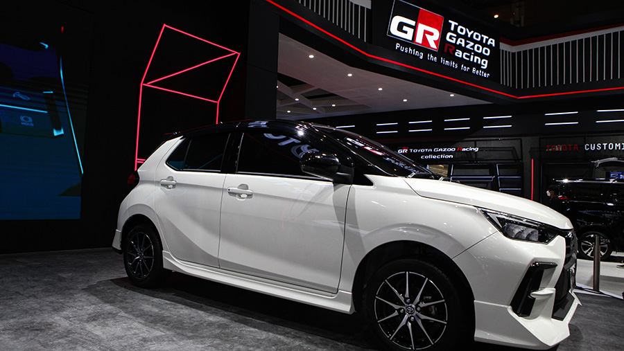 Selain Corolla Cross Hybrid GR Sport, Toyota juga memperkenalkan All New Agya. (Bloomberg Technoz/ Andrean Kristianto)