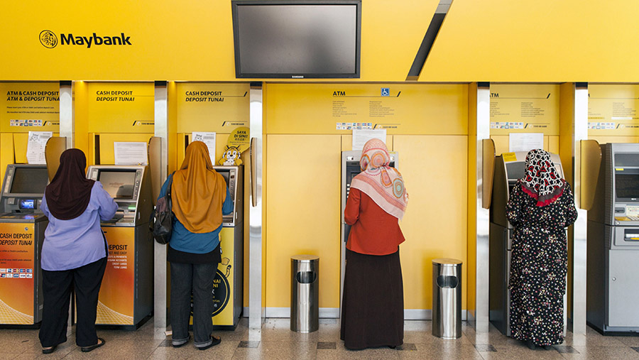 Ilustrasi Maybank. (Charles Pertwee/Bloomberg)