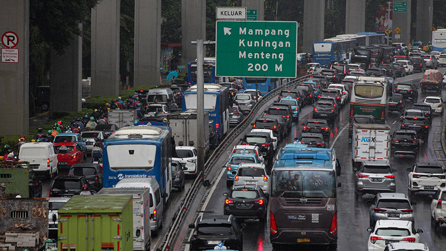 Dari data TomTom Traffic Index, Jakarta menempati urutan ke 29 dari 389 kota termacet pada tahun 2022. (Bloomberg Technoz/ Andrean Kristianto)