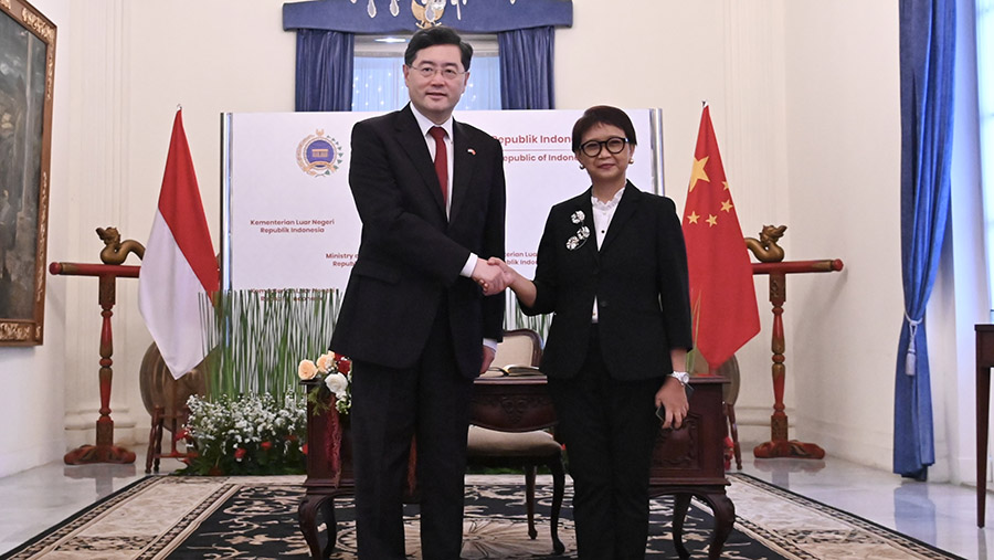 Menteri Luar Negeri (Menlu) Retno Marsudi bertemu dengan Menteri Luar Negeri dari China Wang Yi. (dok. Kemlu)