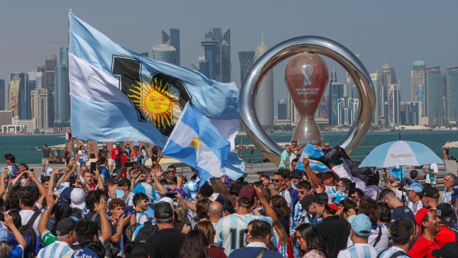 Suporter Argentina di Piala Dunia 2022 (Sumber: Christopher Pike/Bloomberg)