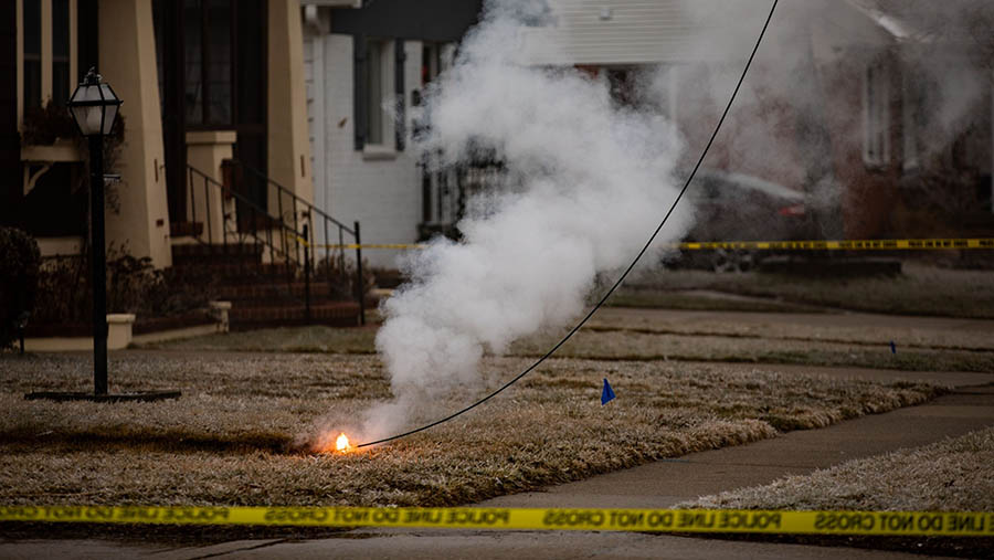 Es juga menyebabkan lebih dari 2.000 kabel listrik jatuh di daerah Detroit. (Emily Elconin/Bloomberg)