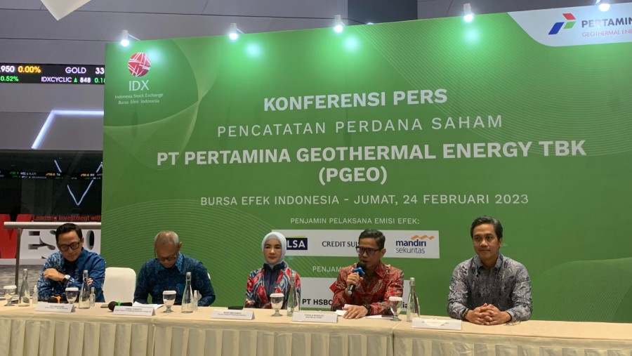 Konferensi pers pencatatan perdana saham PT Pertamina Geothermal Energi, Jumat (24/2/2023). (Bloomberg Technoz/ Tara Marchelin)