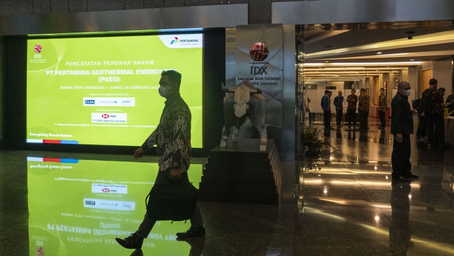Suasana pasar modal Indonesia saat IPO PT Pertamina Geothermal Energy Tbk.  (Dok Rony Zakaria/Bloomberg)