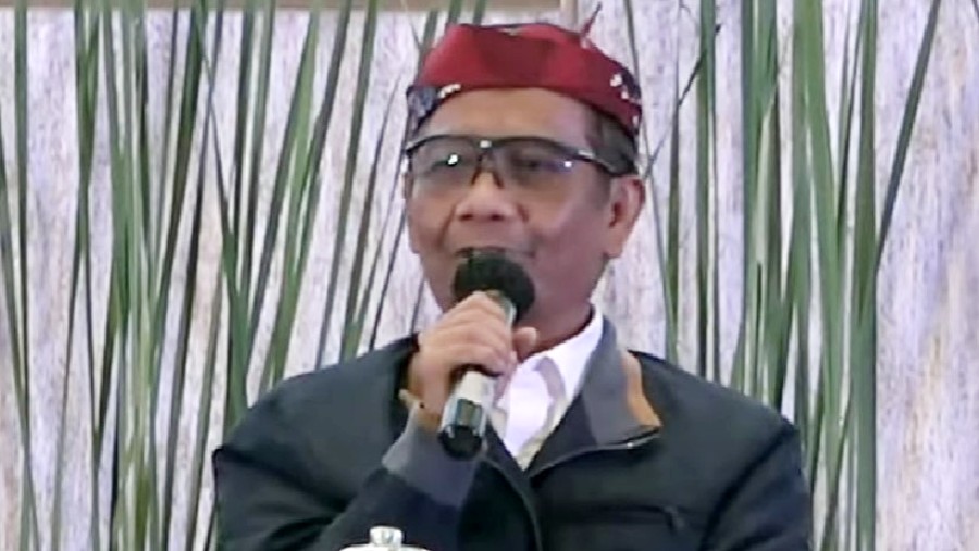 Menko Polhukam Mahfud MD saat berada di Surabaya (YouTube Kemenko Polhukam)