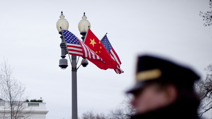 Ilustrasi Bendera AS dan China (Sumber: Bloomberg)
