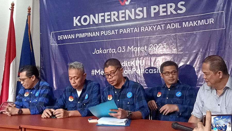 Konferensi Pers Partai Rakyat Adil Makmur (PRIMA) di Jakarta Pusat, Jumat (3/3/2023). (Bloomberg Technoz/ Sultan Ibnu Affan)