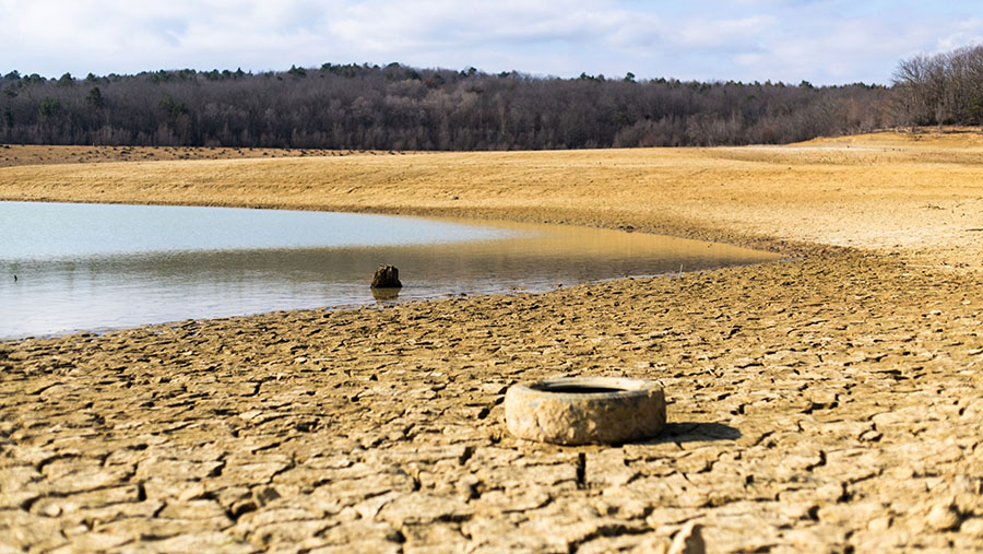 Prancis akan memberlakukan pembatasan air karena musim dingin terkering. (Matthieu Rondel/Bloomberg)