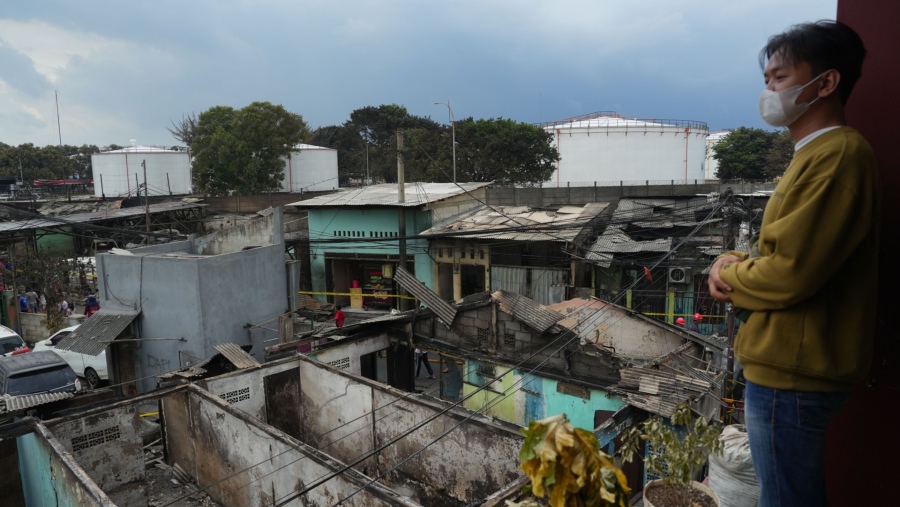Suasana Terminal Bahan Bakar Minyak (TBBM) atau Depo BBM Plumpang, Jakarta Utara, pasca pemadaman akibat kebakaran. (Dok Dimas Ardian/Bloomberg)