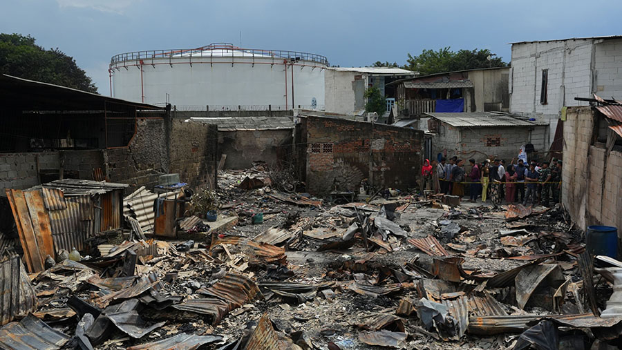 Atas inisden tersebut sebanyak 17 orang meninggal dunia dan 37 jiwa yang sedang dalam penanganan tim medis di rumah sakit. (Dimas Ardian/Bloomberg)