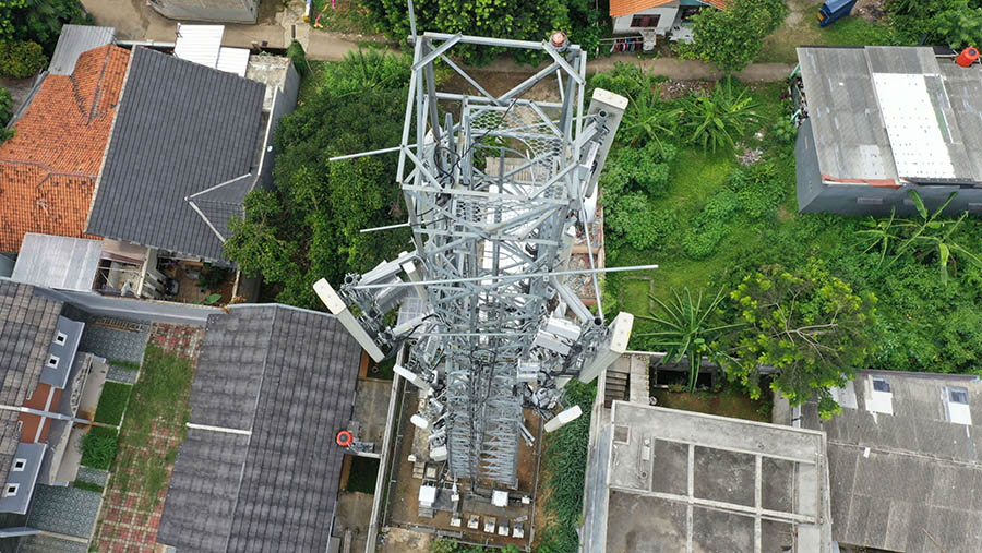 Menara telekomunikasi PT Dayamitra Telekomunikasi (Mitratel) di Jakarta, Minggu, (21/11/2021). (Dimas Ardian/Bloomberg)