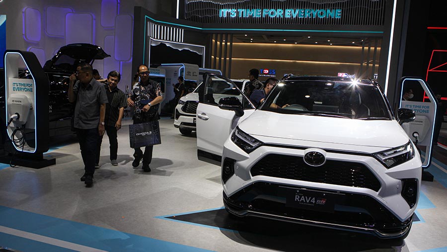 Toyota RAV 4 di pameran otomotif Gaikindo Jakarta Auto Week (GJAW) 2023, JCC Senayan, Jumat (10/3/2023). (Bloomberg Technoz/ Andrean Kristianto)