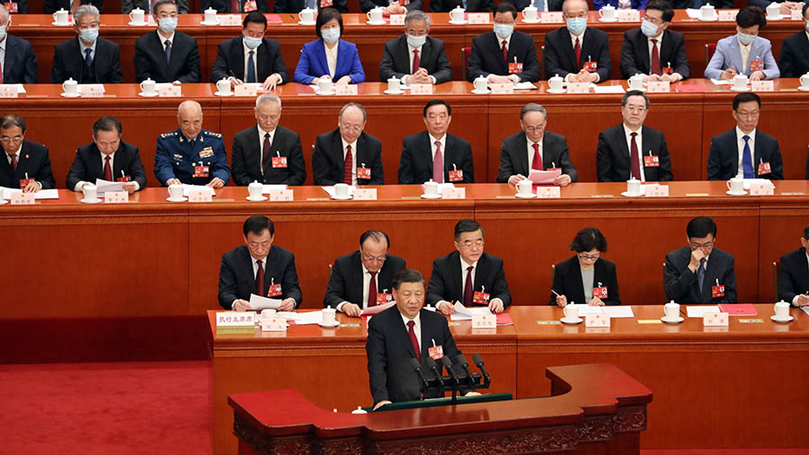 Presiden China, Xi Jinping berbicara selama sesi penutupan Kongres Rakyat Nasional (NPC) ke-14 di Beijing, (13/3/2023). (Qilai Shen/Bloomberg)