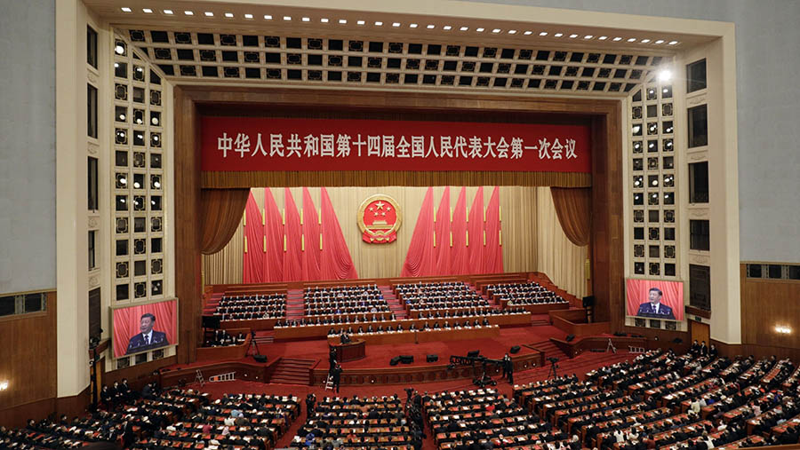 Presiden China, Xi Jinping berbicara selama sesi penutupan Kongres Rakyat Nasional (NPC) ke-14 di Beijing, (13/3/2023). (Qilai Shen/Bloomberg)