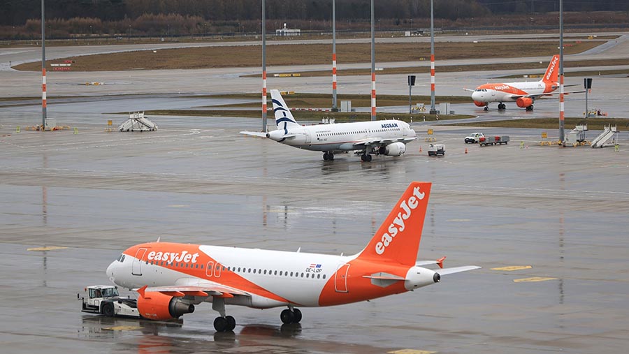 Selain Berlin, bandara Hamburg, Hanover, dan Bremen juga terkena dampak dari aksi mogok dan pembatalan penerbangan. (Krisztian Bocsi/Bloomberg)