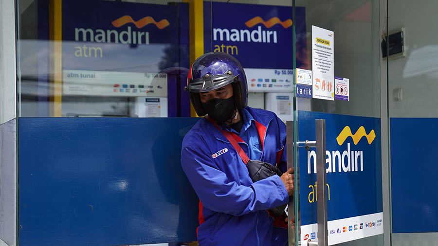 Ilustrasi Bank Mandiri. (Dimas Ardian/Bloomberg)